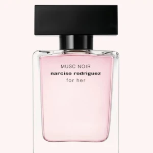 Musc Noir for Her av Narciso Rodriguez - Säljer denna super goda perfymen som jag inte använder längre, köpt på kicks för 850kr, 30ml och luktar floral musk och plommon, läs på kicks hemsida för mer info om du vill ha det <3