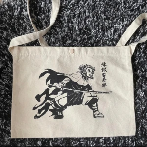 Rengoku väska demon slayer - Använd en gång, bra kvalitet! Rätt liten