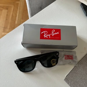 Ray Ban Solglasögon  - Tjena säljer mina ray ban glasögon. Jätte bra skick 10/10