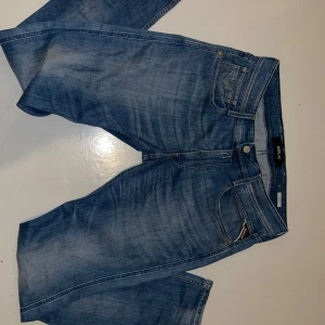 Replay anbass - Riktigt fina jeans i väldigt bra skick. Inga defekter eller revor. W31/L32 Tar gärna byten i Sthlm!