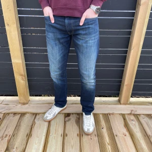Ralph lauren jeans slim/ straight  - Feta Ralph lauren jeans | skick 10|10 | storlek 32 | sitter slim/ straight | nypris: 1600kr | vårt pris: 399| helt nya använda 1 gång | hör av er vid några funderingar😊// Torslanda closet 