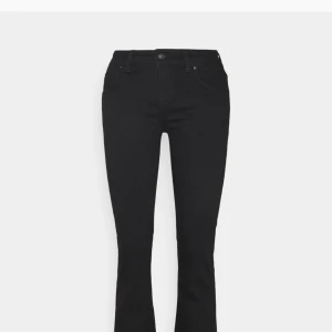 Svarta  LTB roxy  - Snygga svarta LTB jeans i modellen roxy. Den svarta färgen har tvättats ut lite men fortfarandaäe as snygga!!Pris kan diskuteras, skriv för bild på!!🥰🥰