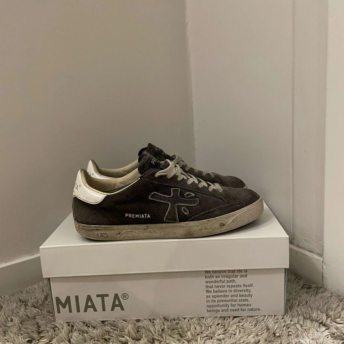 Marinblåa sneakers från Premiata