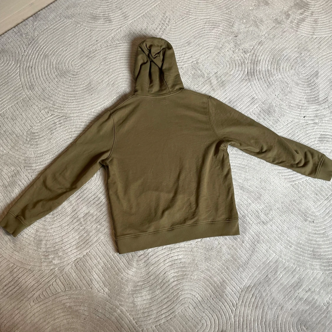 Olivgrön hoodie från Samsøe Samsøe - 1