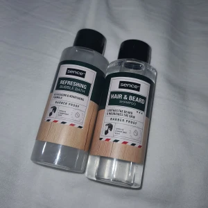 Hygien kit - Två flaskor från Sence: en uppfriskande bubbelbad och ett schampo för hår och skägg.  Perfekt för en fräsch och vårdande upplevelse. Helt nya och oanvända! Säljes tillsammans!