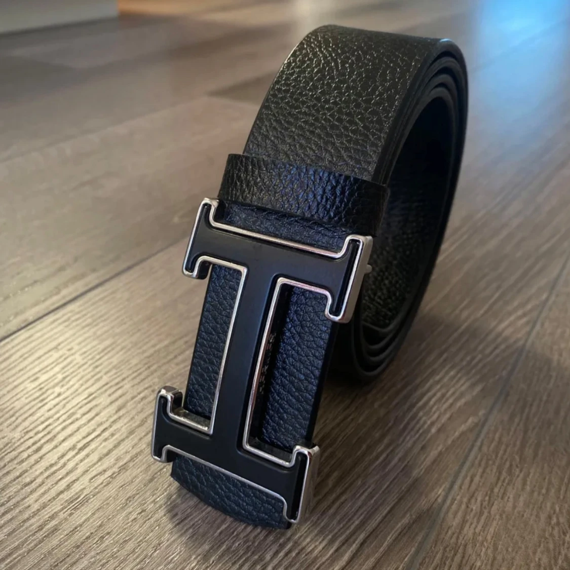 Svart skärp med H-spänne - 2