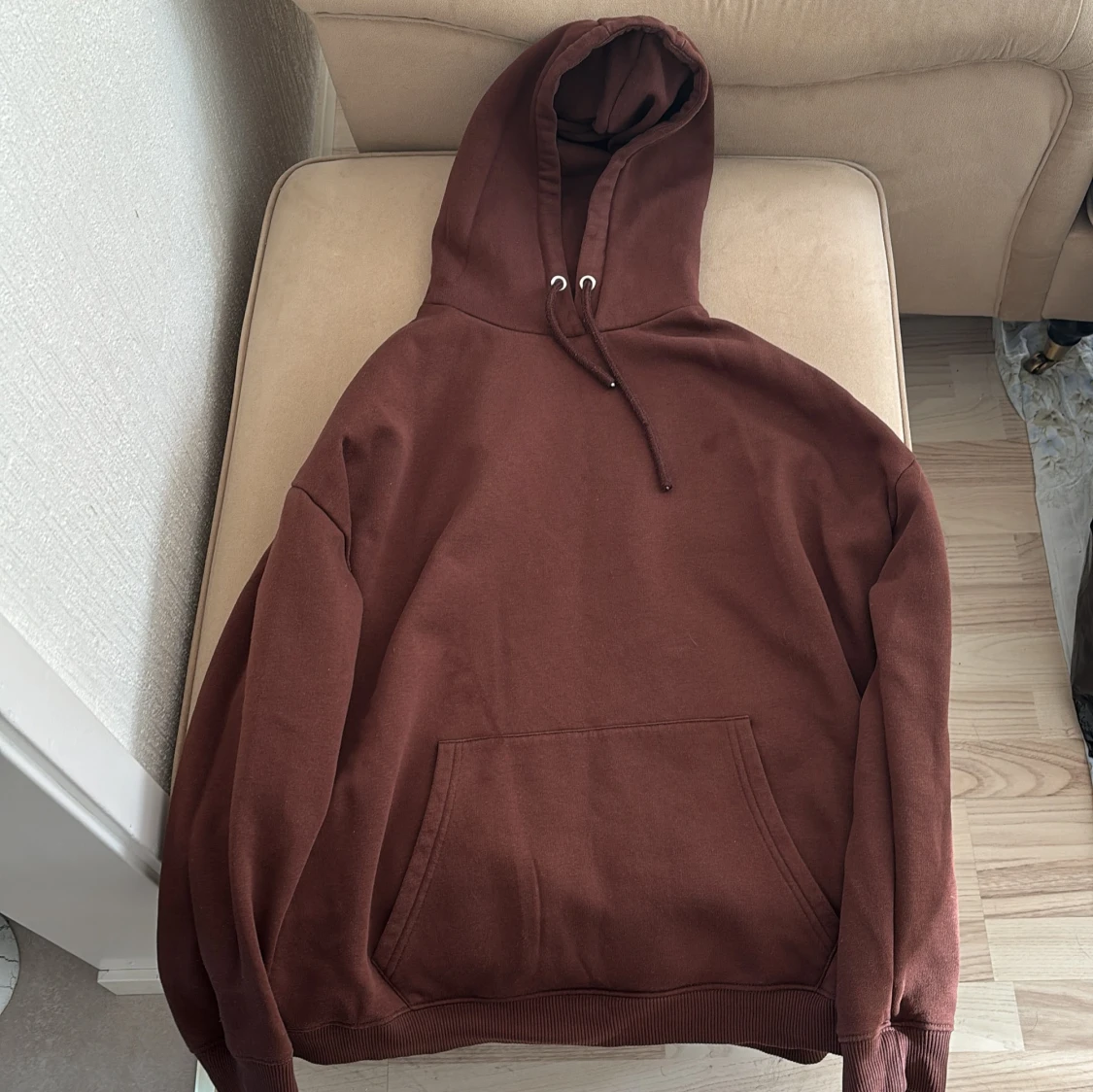 Brun hoodie från New Trend