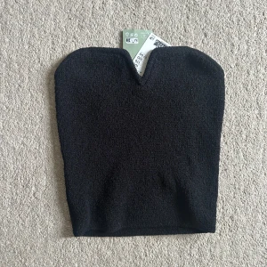 Svart stickad tubtopp  - Snygg och enkel svart stickad topp som aldrig kommit till användning och därmed har lappen kvar!