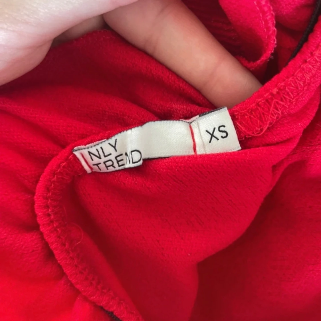 Röd offshoulder topp från Only Trend - 1