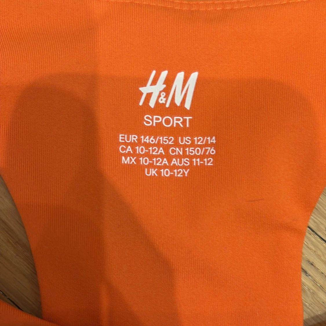 Rosa och orange sporttoppar från H&M - 2