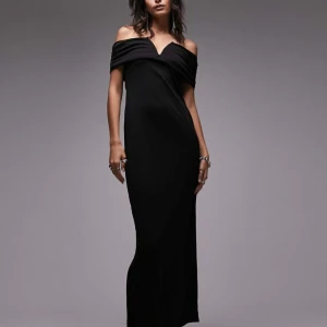 Balklänning  - Stilren och enkel balklänning❤️❤️ endast använd en gång