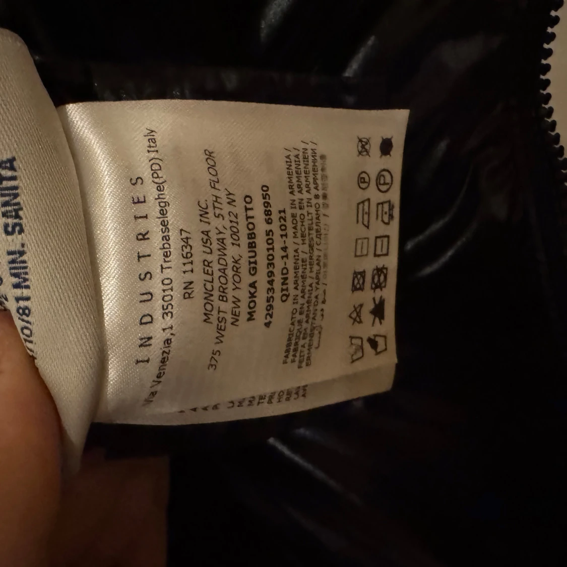 Svart dunjacka från Moncler - 2