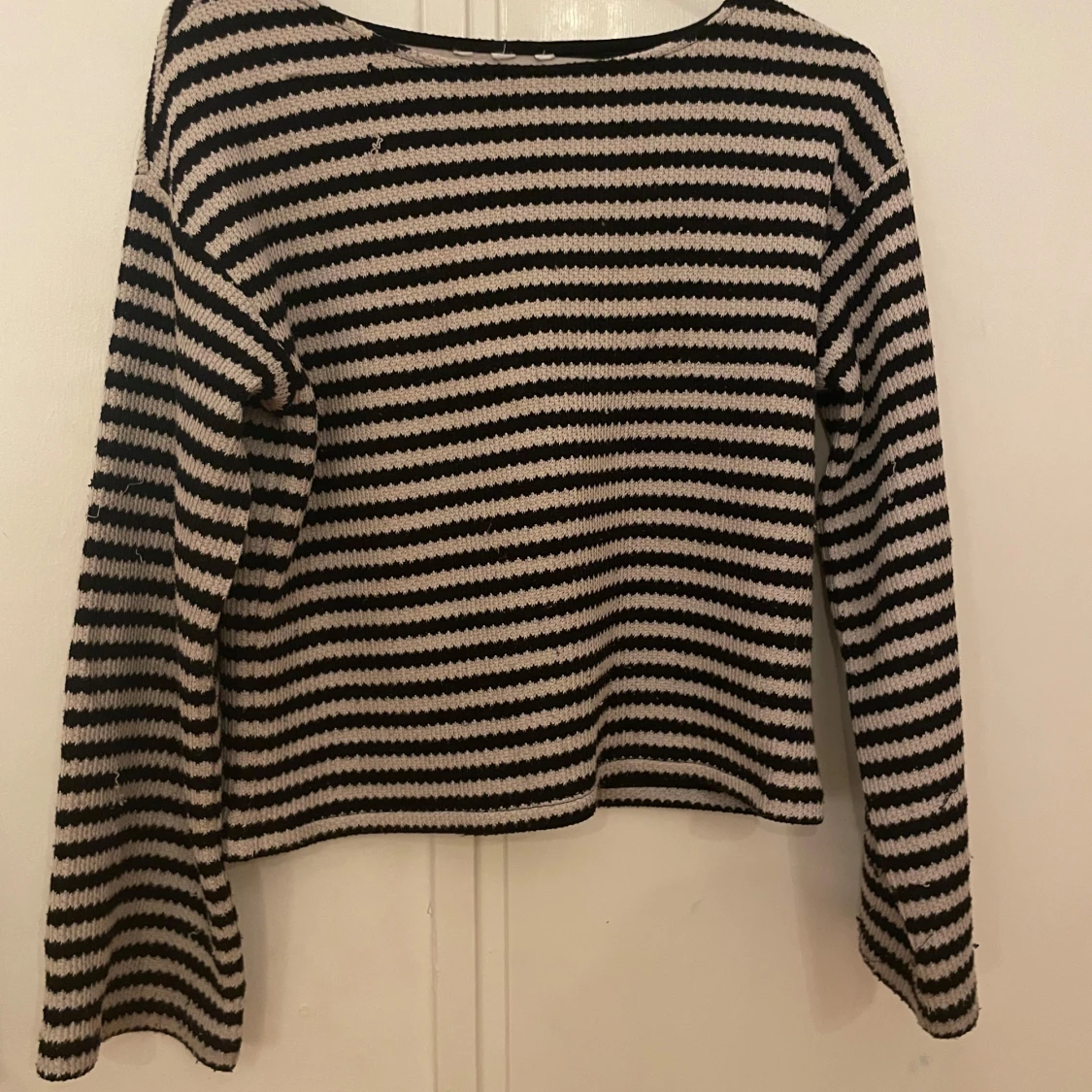 Randig stickad tröja - 1