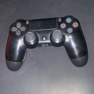 PS4 kontroll - Funkar exakt som det ska inga konstigheter, har PS5 så behöver inte den längre