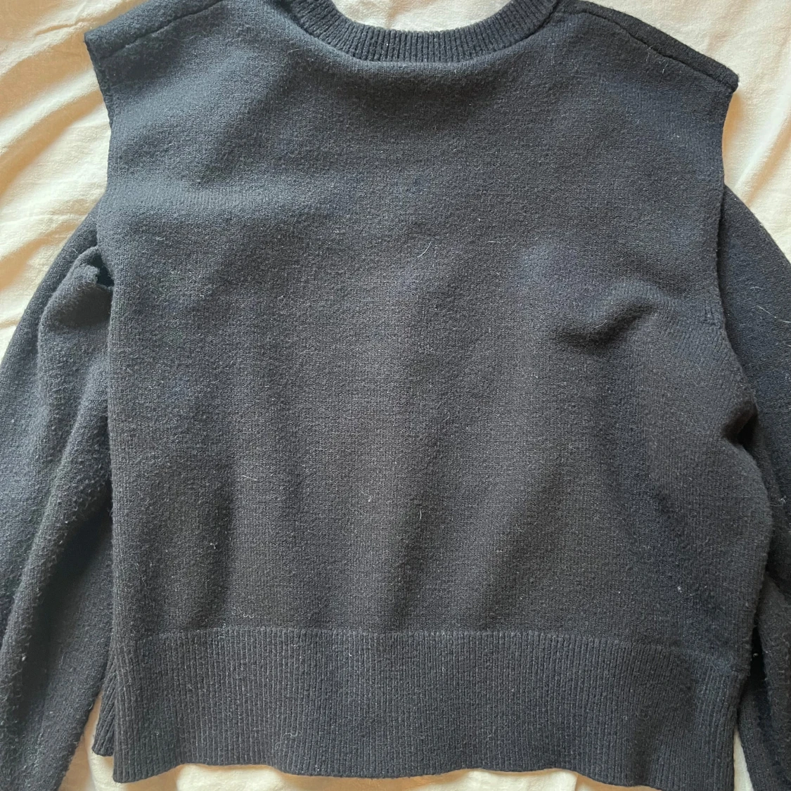 Svart stickad tröja - 2