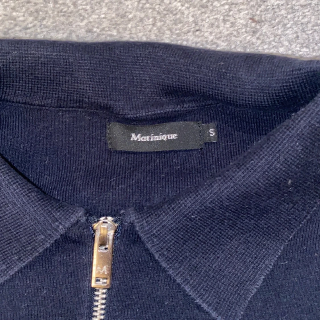 Navy blå zip hoodie från Matinique - 2