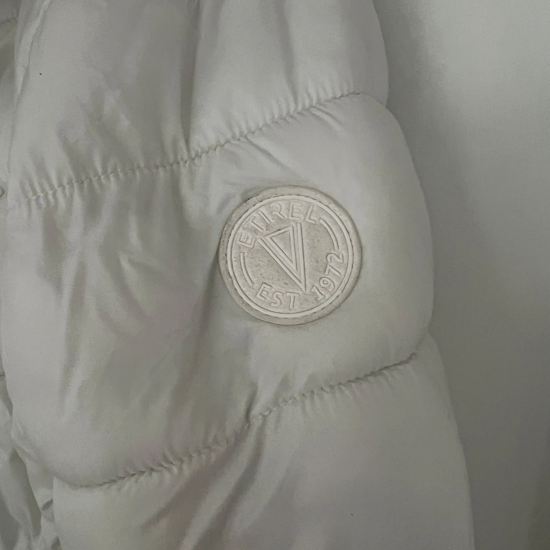 Vit pufferjacka från stadium - 1