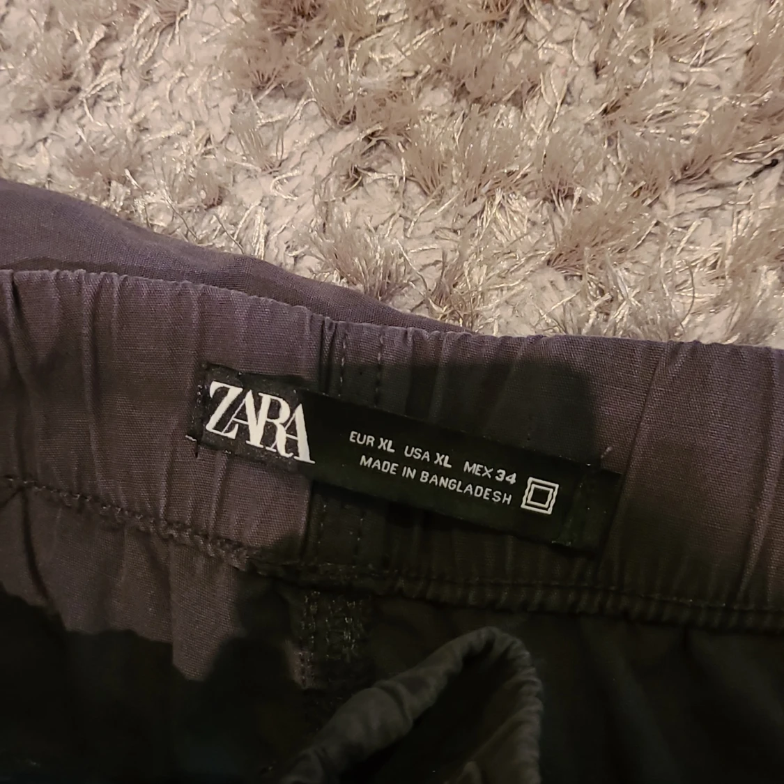 Svarta cargobyxor från Zara - 2