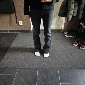 Svarta jeans - Använda ett fåtal gånger 