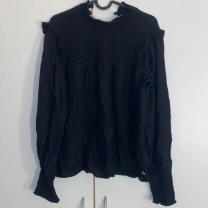 Blus - Knappt använd , bra skick