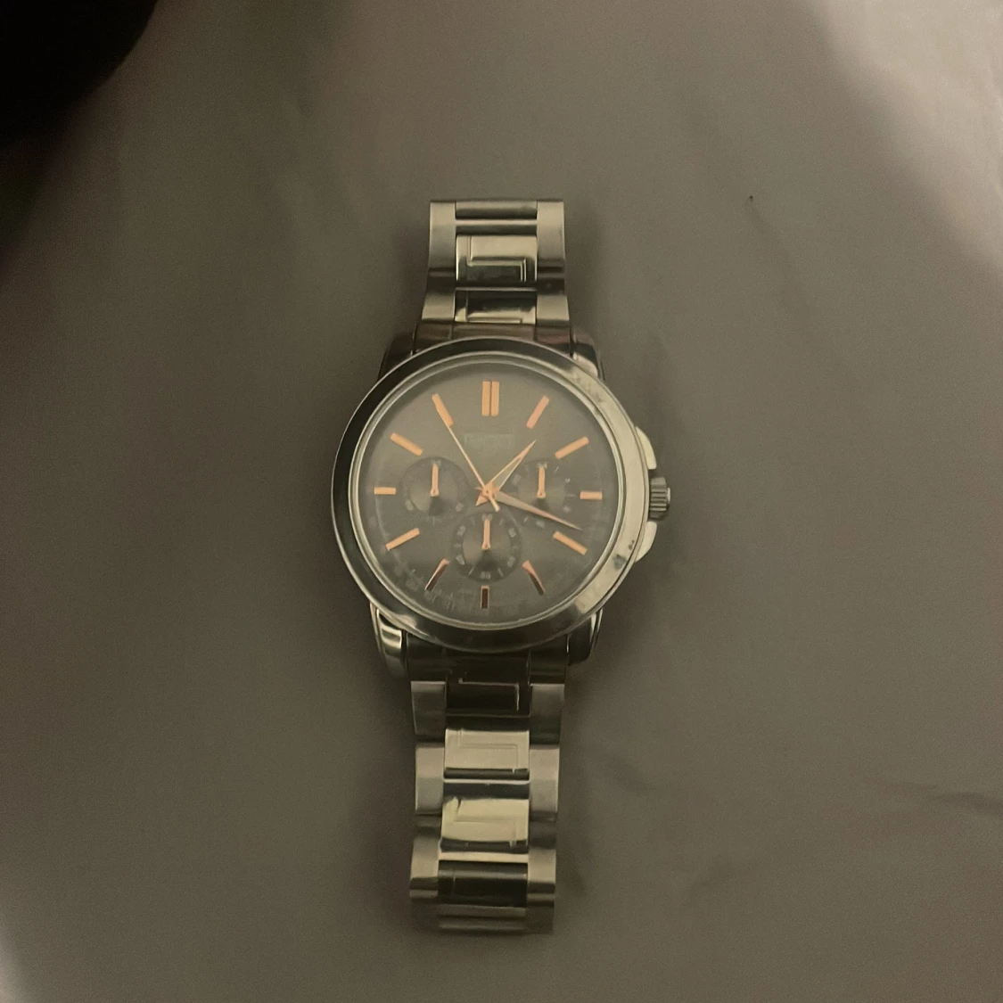 Silverfärgad klocka från Regal 16cm man kan ändra storlek