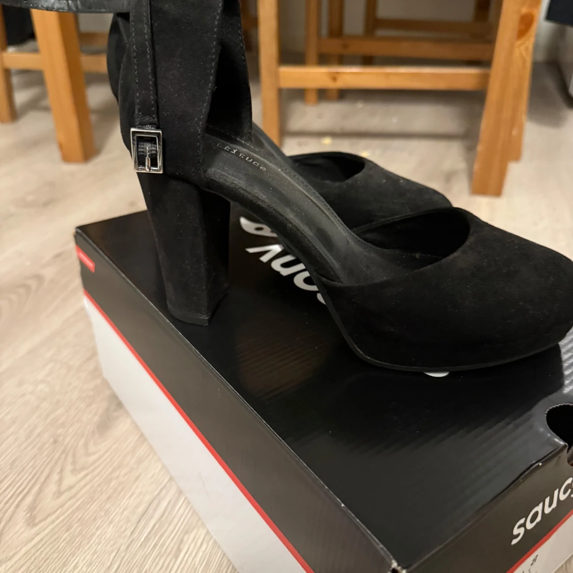 Svarta klackskor med ankelrem - 1