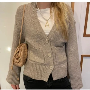 Stickad kofta - Jättefin stickad kofta💞💞