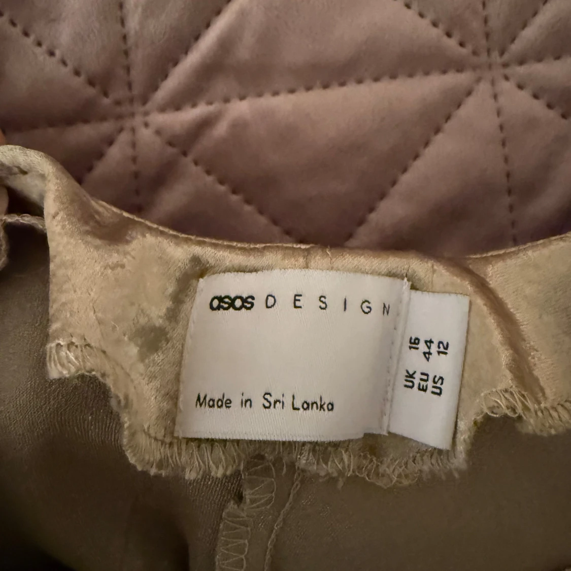 Guldig balklänning från ASOS DESIGN - 2