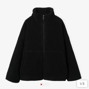 Svart teddyjacka Carin Wester  - Använd fåtal gånger då jag har en annan liknande💞Så så snygg och varm 