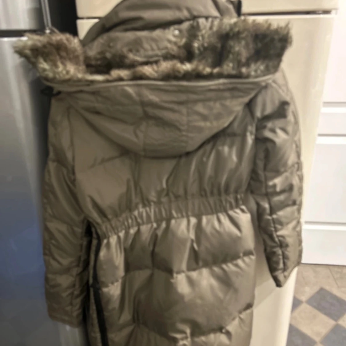 Olivgrön dunjacka från Modström - 3