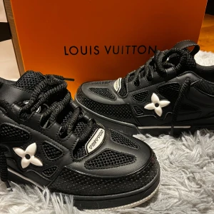 LV Skates  - LV Skates Black mesh använda bara 1 gång och säljer eftersom dem är för stora