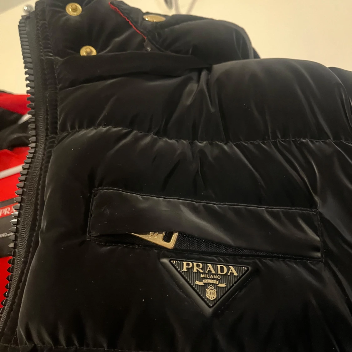 Svart dunjacka från Prada - 3