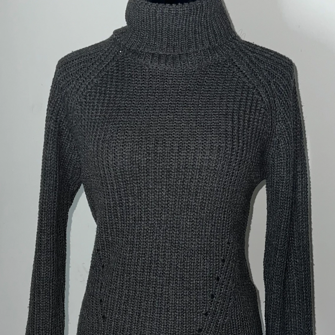 Grå stickad polotröja