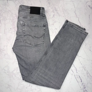 Jack & Jones Jeans - Säljer ett par riktigt feta Jack & Jones jeans | 10/10 skick på dem! | Pris kan diskuteras✅ | hör av er vid funderingar ✅ |
