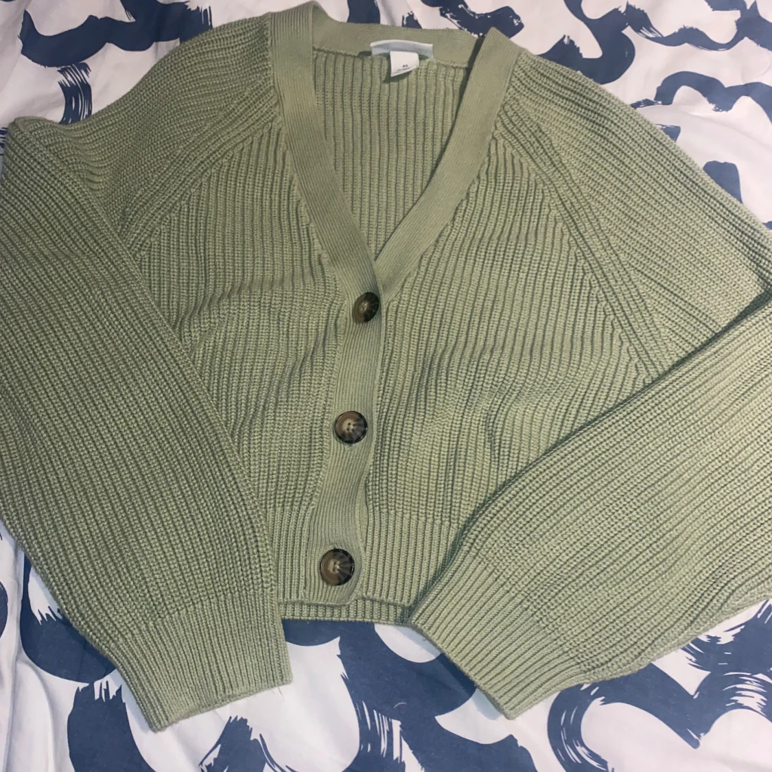 Grön ribbad kofta från Monki