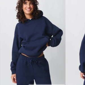 Hoodie från Gina tricot - Hoodie i strl Xs, kom privat för egna bilder. Priset går att diskutera