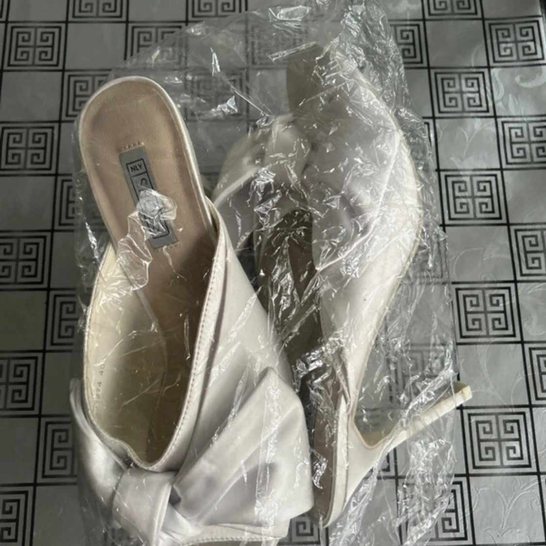 Vita klackskor från NLY Shoes