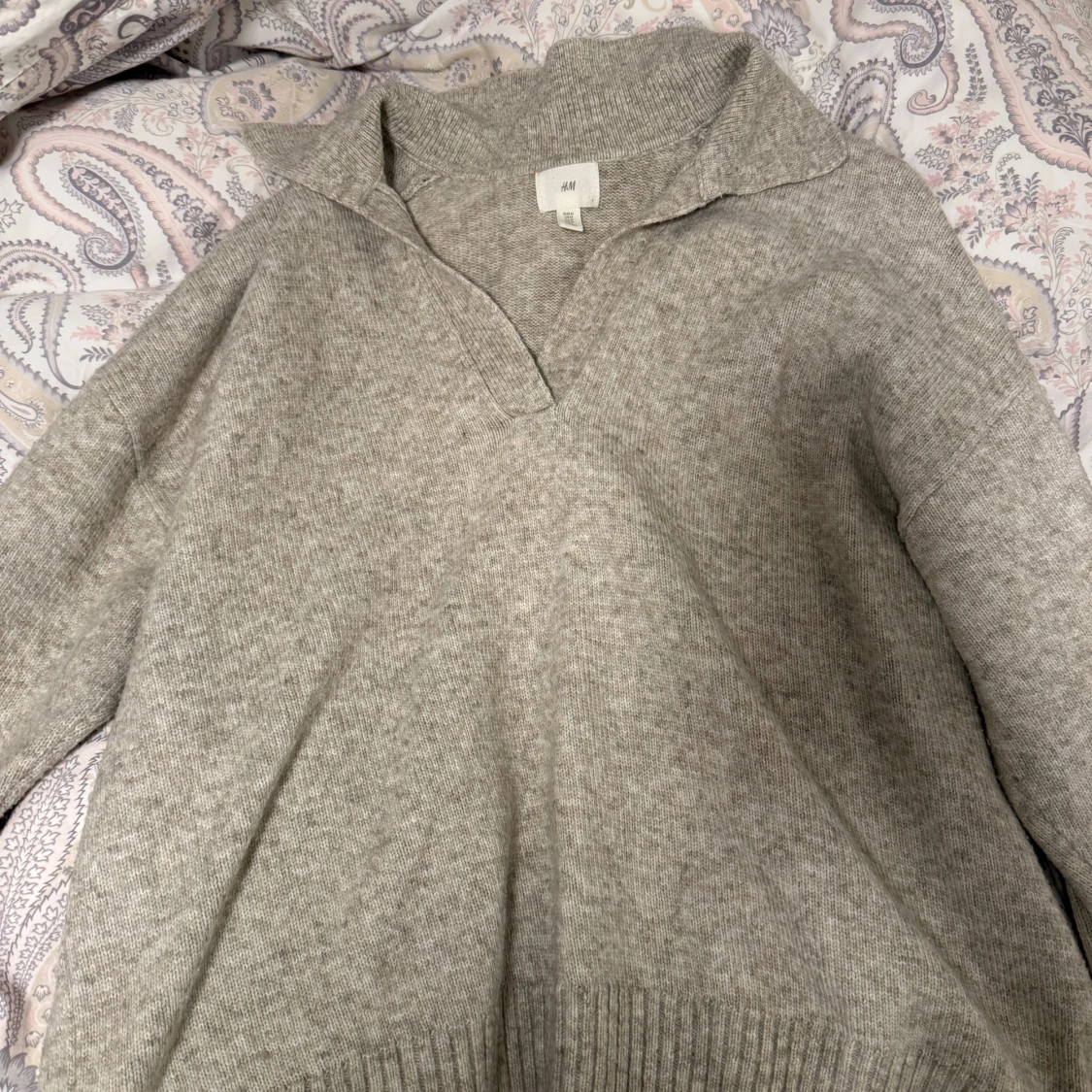 Beige/grå stickad tröja från H&M