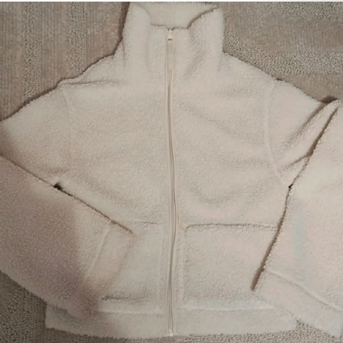 Beige teddyjacka med dragkedja - 1