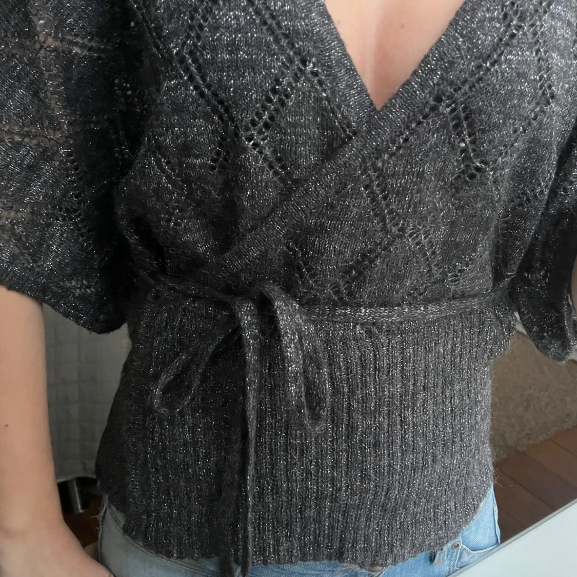 Grå omlottopp med knytband - 1