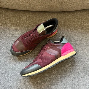 Valentino Rockrunners - Säljer ett par ruskigt sköna Rockrunners i bra skick. Size 43, endast skorna. Hör av er vid funderingar!