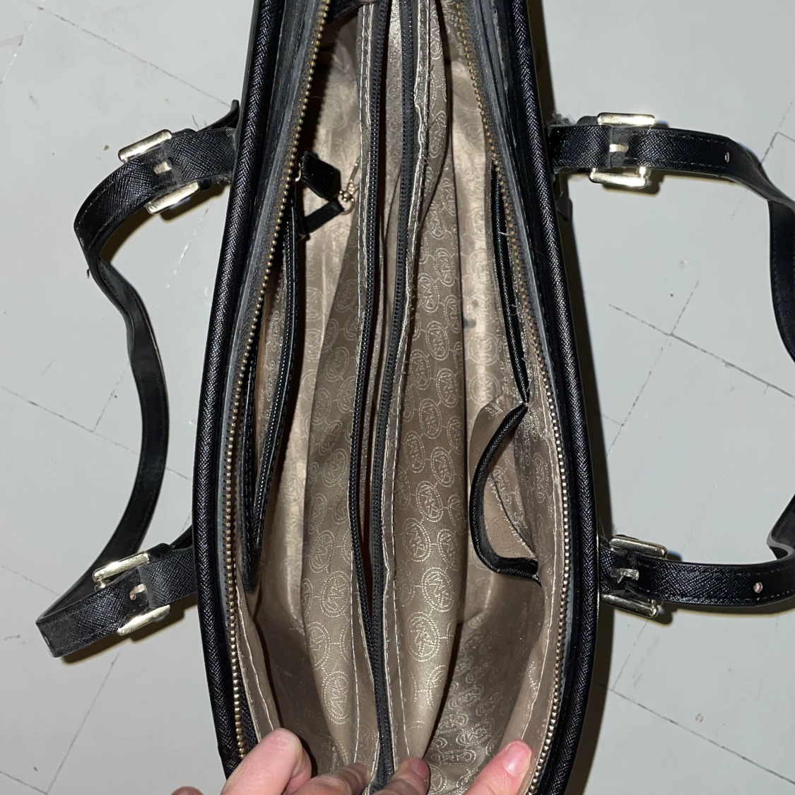 Svart axelväska från Michael Kors - 3