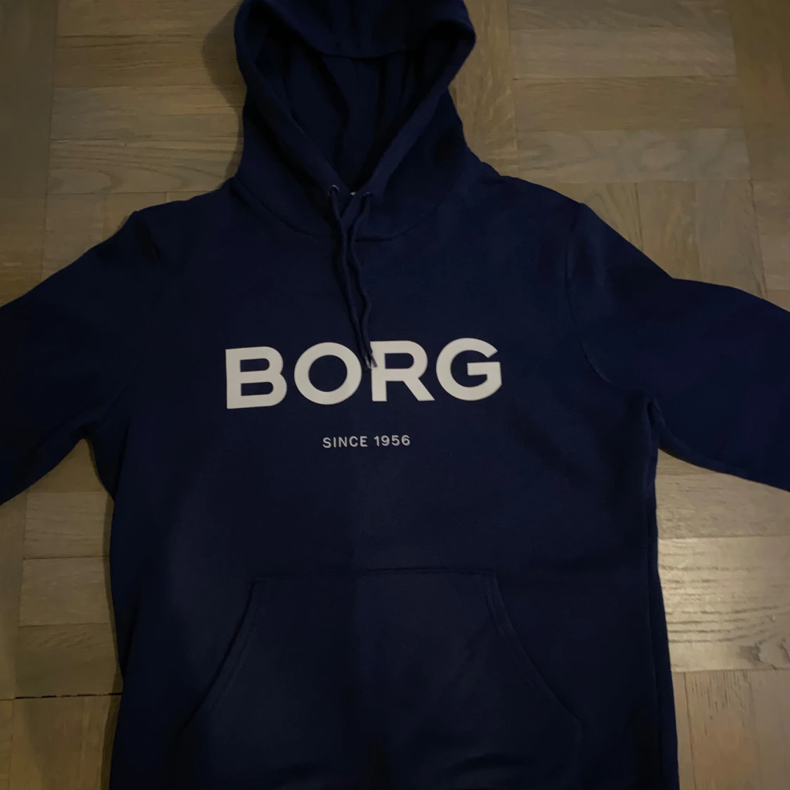 Mörkblå hoodie från BORG - 1