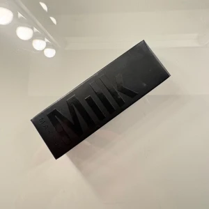 Pore Eclipse Mattifying Primer från Milk Makeup - Säljer en Pore Eclipse Mattifying Primer från Milk Makeup i full-size helt oanvänd. 