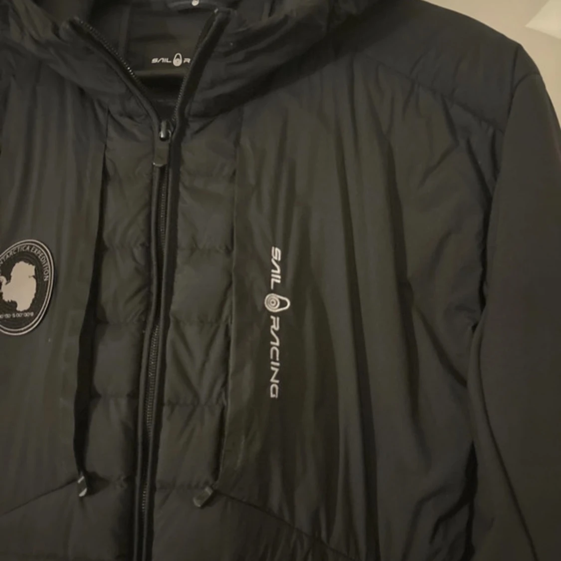 Svart dunjacka från Sail Racing - 1