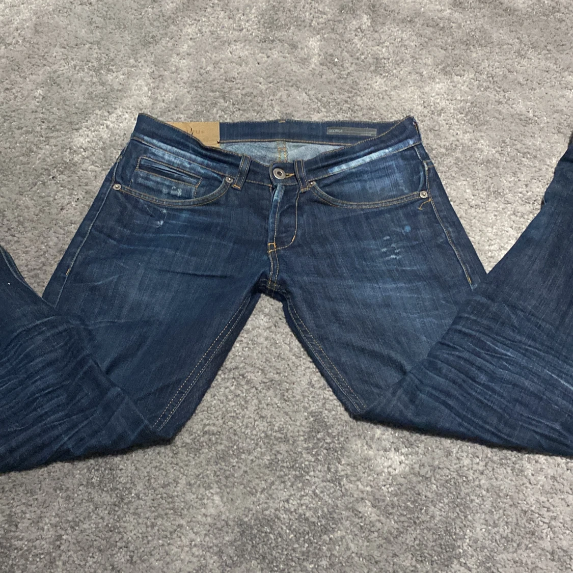 Mörkblå jeans från Dondup
