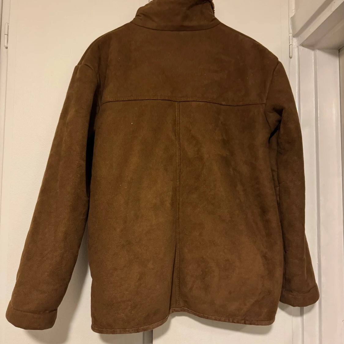 Brun fleecejacka med dragkedja - 1