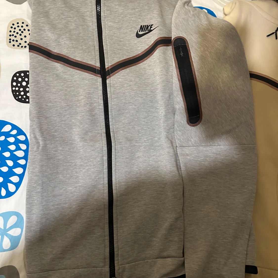 Beige och grå jacka från Nike - 2