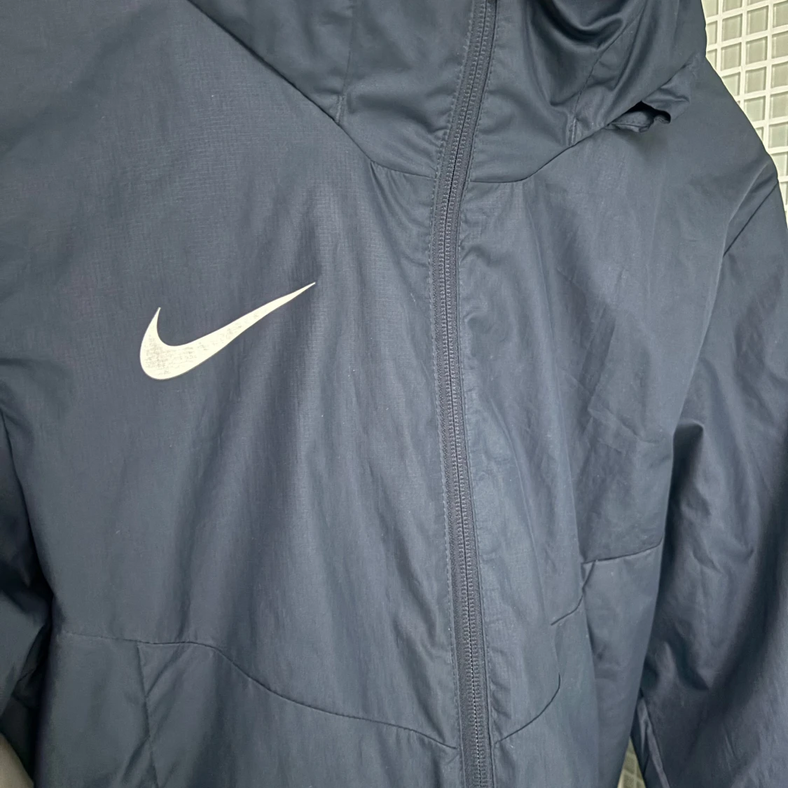 Mörkblå vindjacka från Nike - 1