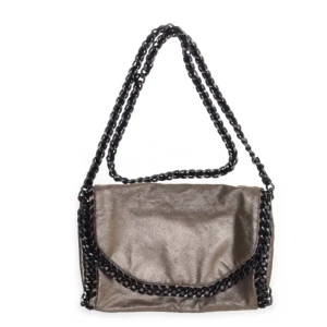 Metallic axelväska från Mango Touch - Snygg metallicfärgad axelväska från Mango Touch med svarta kedjehandtag. Nypris 299 